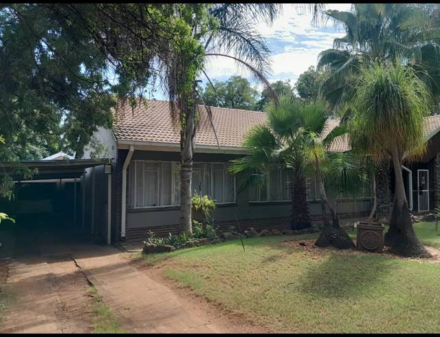 4 BEDROOM HOUSE FOR SALE IN PROTEA PARK